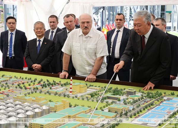 Александр Лукашенко при посещении БНБК: политика одна должна быть - люди