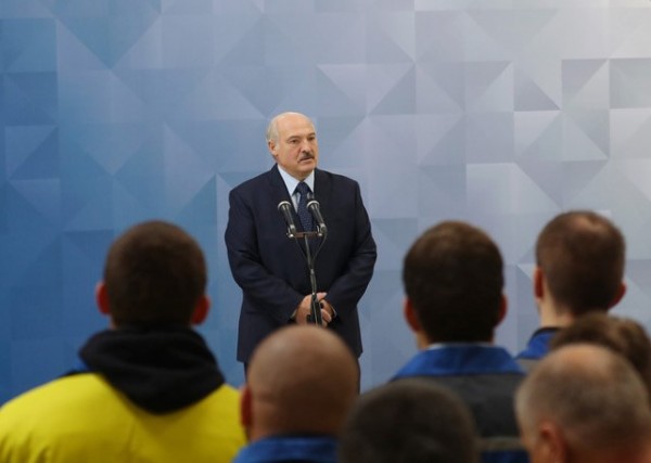 Об экономике, строительстве, коронавирусе и поддержке людей - о чем говорил Лукашенко на "Белгипсе"