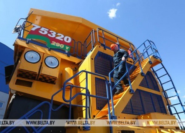 Новая модель БелАЗа грузоподъемностью 290 тонн проходит испытания на Кузбассе